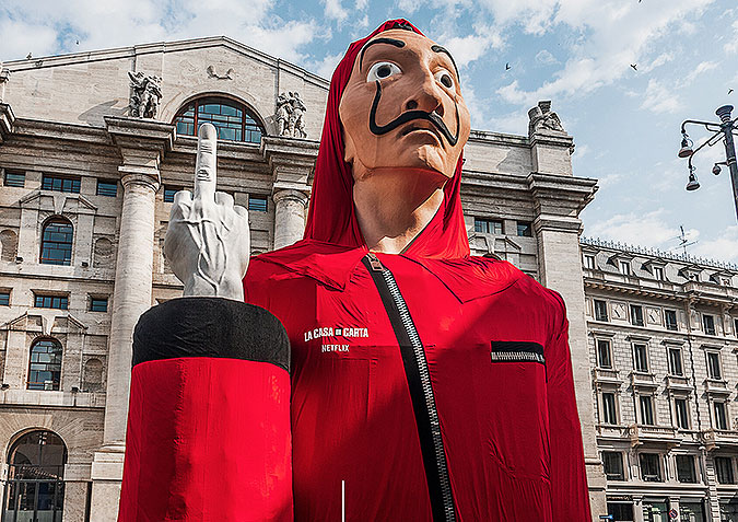 西班牙Netflix纸钞屋营销活动 红帽小偷雕像
